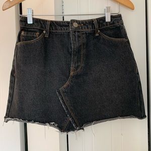 🎁 NWOT! Black raw hem jean mini skirt